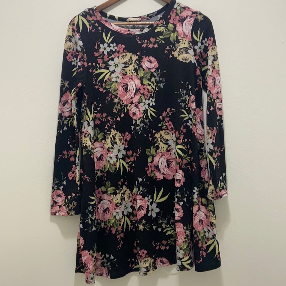 Women’s long sleeve dress black w/ pink floral detail